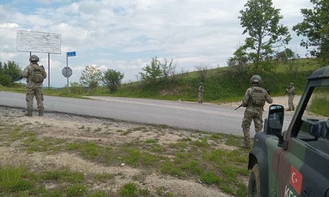 Türk Askeri Kosova'da Güvenlik İçin Devriye Faaliyetlerini Sürdürüyor