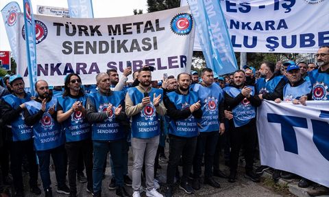 Türk-İş Hazine ve Maliye Bakanlığı Önünde 1 Mayıs Basın Açıklaması