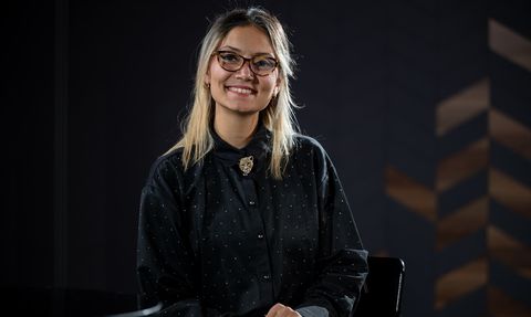 Türkiye'de Dünyanın İlk Sağır Sunuculu Kültür-Sanat Programı Yayında