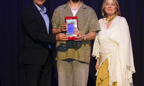 Uraz Kaygılaroğlu'ndan TODEV İçin Tek Kişilik Gösteri