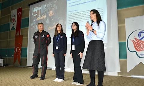 Uzayda Propolis Deneyi: Antibiyotiklerden Daha Etkili Bakteri Mücadelesi