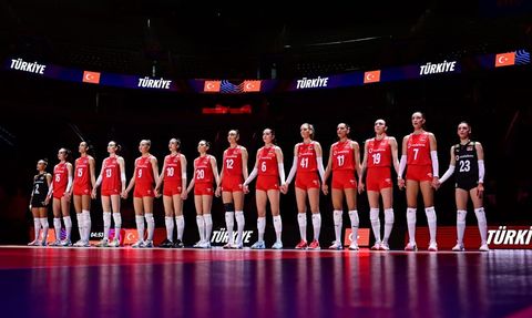 A Milli Kadın Voleybol Takımı İlk Maçında Fransa'yı Yendi