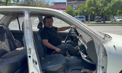 Adana'da Park Halindeki Araç Kapıları Çalındı, Zanlı Tutuklandı