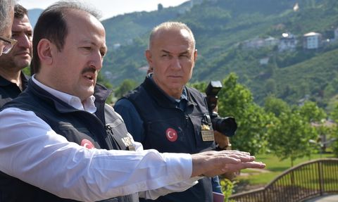 AFAD Başkanı Pehlivan, Trabzon'da Sel Ekspresinde Kaybolan Aileyi Ziyaret Etti