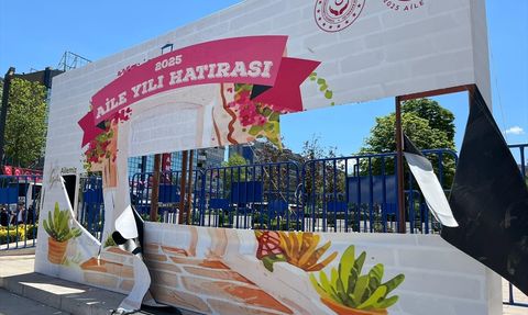 Aile Yılı Pano Olayı: Gençlerle Önemli Görüşme