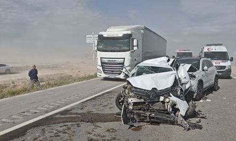 Aksaray'da Zincirleme Trafik Kazası: 11 Yaralı
