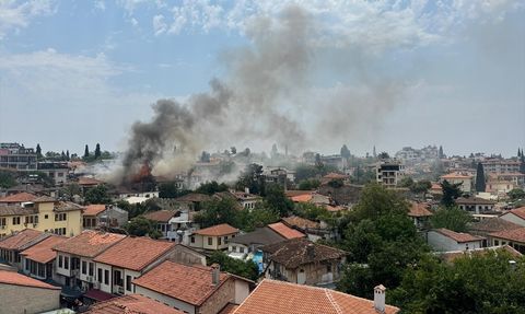 Antalya Kaleiçi'nde Yangın: Ekipler Seferber Oldu