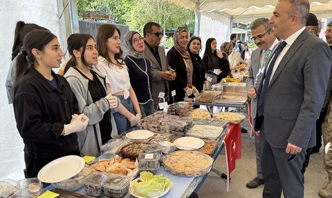 Ardahan'da Öğrenciler Gazze İçin Kermes Düzenledi