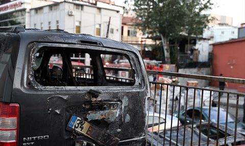 Ataşehir'de Sanayi Sitesinde Yangın: Birçok Araç Zarar Gördü