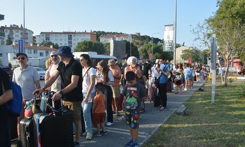 Ayvalık'tan Midilli Adası'na Bayram Yoğunluğu