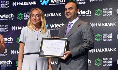 Bakan Kacır: Türkiye Kadın Araştırmacılar için Fırsatlar Sunuyor