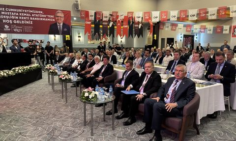 Balıkesir'de CHP Nüfusu 100 Bin Üstü İlçe Belediye Başkanları Toplantısı Düzenledi