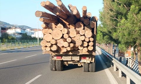 Balıkesir'de Kamyon ve Minibüs Çarpıştı: 6 Yaralı