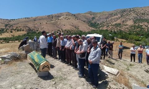 Batman'daki Trafik Kazasında Hayatını Kaybeden Aliye Yılmaz Toprağa Verildi