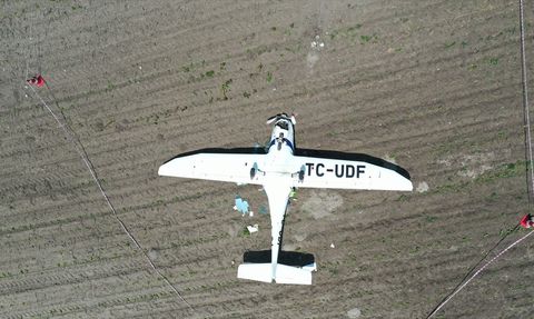 Bilecik'te Eğitim Uçağı Tarlaya Zorunlu İniş Yaptı