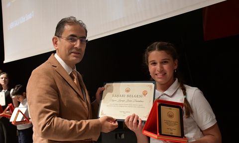 Bilecik'te Öğrencilere Eğitim Başarı Ödülleri Verildi
