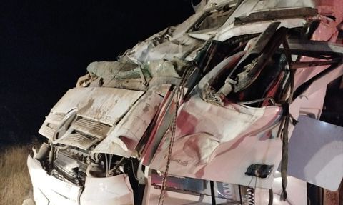 Bingöl'de Devrilen Tır Sürücüsü Ağır Yaralandı