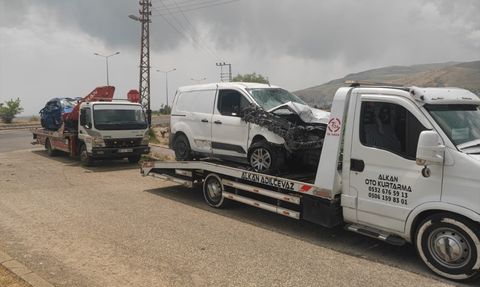 Bitlis'te Trafik Kazası: 2 Ölü, 1 Yaralı