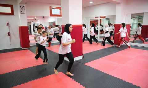 Böbreğini Oğluna Veren Kadın Sporcu Kick Boksta İkinci Oldu