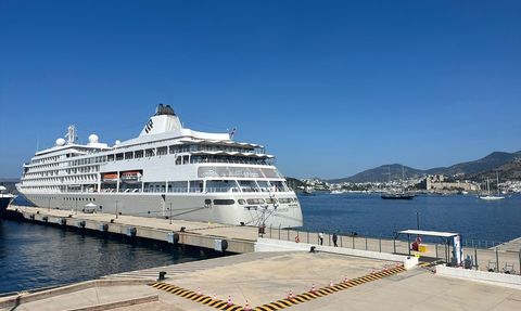 Bodrum'a Gelen Silver Whisper Kruvaziyeri