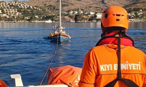 Bodrum Açıklarında Sürüklenen Tekne Kurtarıldı