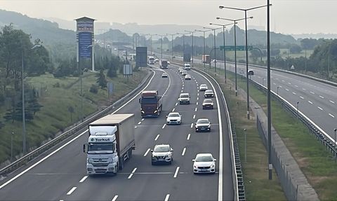 Bolu Otoyolu'nda Bayram Yoğunluğu Devam Ediyor