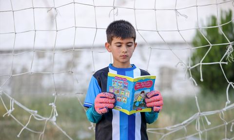 Bursa'da Çocuklar Kitap Okuyarak Futbola Hazırlanıyor