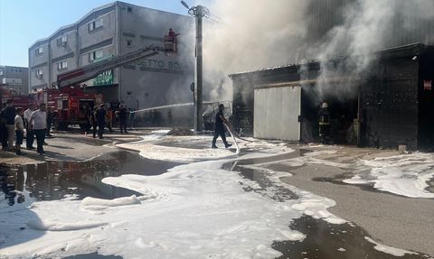 Bursa'da Mobilya Fabrikasında Yangın