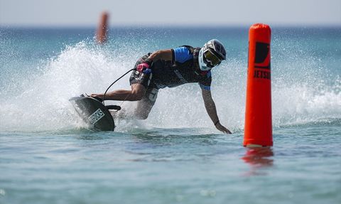 Çeşme'de Heyecan Dolu Dünya Motosurf Şampiyonası Başladı