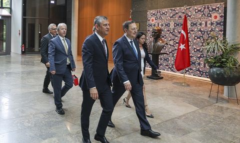 CHP Genel Başkanı Özel, Berlin'de Büyükelçi Turan ile Buluştu