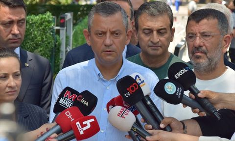 CHP Genel Başkanı Özgür Özel, Ferdi Zeyrek'in Cenaze Töreninde Açıklamalarda Bulundu