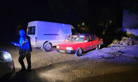 Çorum'da Düz Kontak Yöntemiyle Araç Çalan İki Şüpheli Yakalandı
