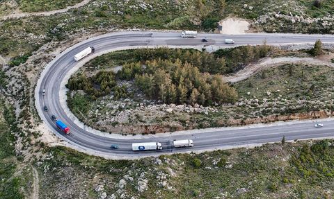 Demirkapı Tüneli'nde Kıvrımlı Yolun Dron Görüntüleri