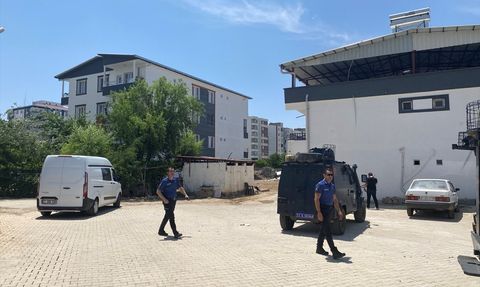 Diyarbakır'da Oğuldan Çekiçli Saldırı: Baba Ağır Yaralı