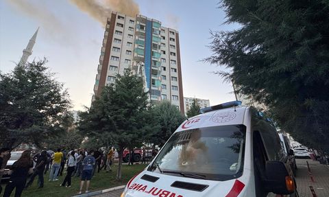 Diyarbakır'da Yangın Ekiplere Zor Anlar Yaşatıyor