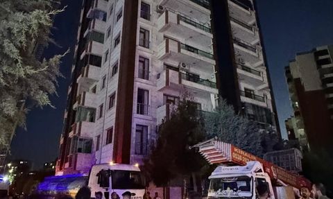 Diyarbakır'daki 13 Katlı Binada Yangın