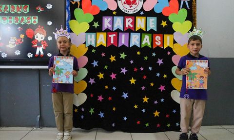 Ege Bölgesi'nde Karneler Alındı, Yaz Tatili Başladı