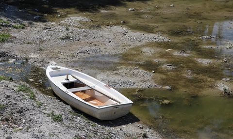 Eğirdir Gölü'nde Kuraklık Etkisi: Dron Görüntüleriyle Durum İncelendi