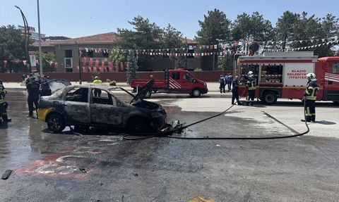 Elazığ'da Taksinin Yangını: Sürücü Yaralı
