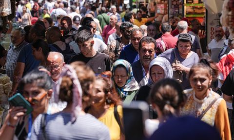 Eminönü'nde Bayram Alışverişi Canlanıyor