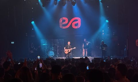 Emre Aydın, Yeni Teklisi 'Son Yalancı' ile Hayranlarıyla Buluştu