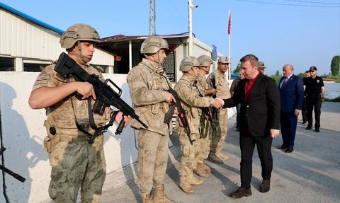 Erzincan Valisi Aydoğdu, Bayramda Güvenlik Güçlerini Ziyaret Etti