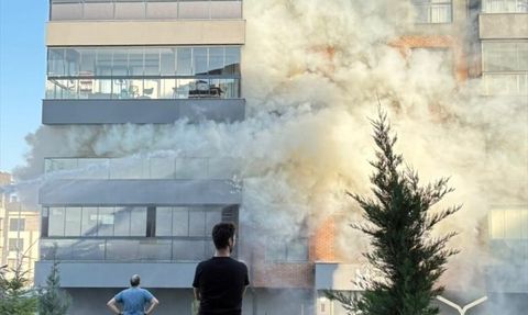 Eskişehir'de Buzdolabından Çıkan Yangın 3 Kişiyi Hastaneye Kaldırdı