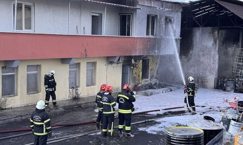 Gaziantep'te Geri Dönüşüm Tesisinde Yangın Kontrol Altına Alındı