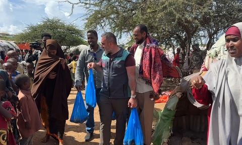 Hak İnsani Yardım Derneği, Somali’de Yaşayanlara Ulaşarak Gıda ve Giyim Yardımında Bulundu