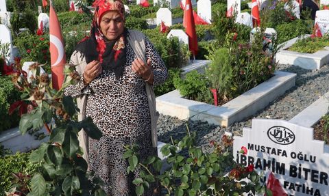Hatay'da Kurban Bayramı'nda Narlıca Deprem Mezarlığı Ziyareti