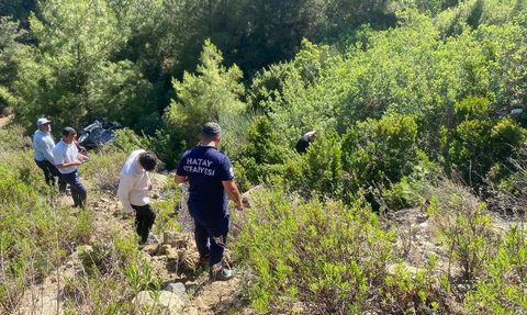 Hatay'da Uçuruma Devrilen Araçta 1 Kişi Hayatını Kaybetti, 2 Yaralı