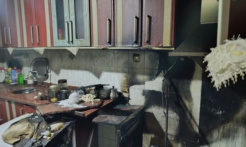 Horasan'da Yaşlı Çift Yangında Mahsur Kaldı