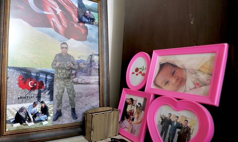 İçişleri Bakanı Yerlikaya, Şehit Ailesini Ziyaret Etti