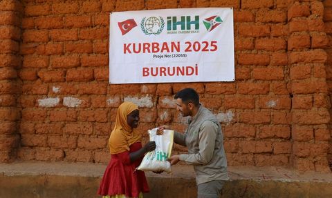 İHH, Burundi'de 200 Büyükbaş Kurban Keserek İhtiyaç Sahiplerine Yardımda Bulundu